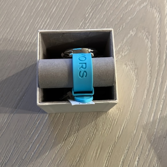SOLD!!!! NOT FOR SALE!! NWT POWDER BLUE MICHAEL KORS SILICONE BAND WATCH 42mm - Picture 3 of 6